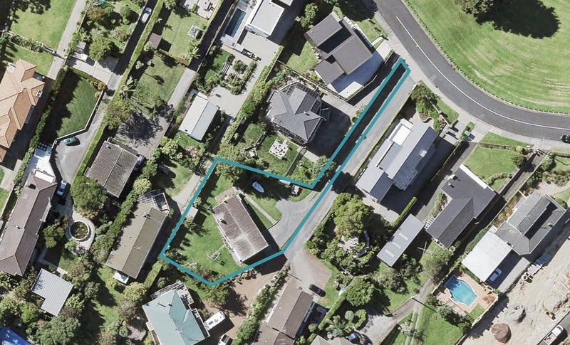 77 Marine Parade, Mellons Bay, Auckland - Carousel 1
