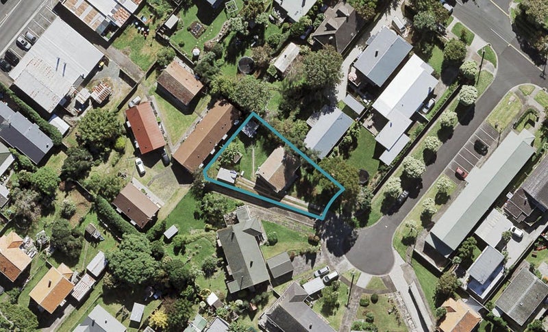 8 Doreen Avenue, Mount Albert, Auckland - Carousel 1