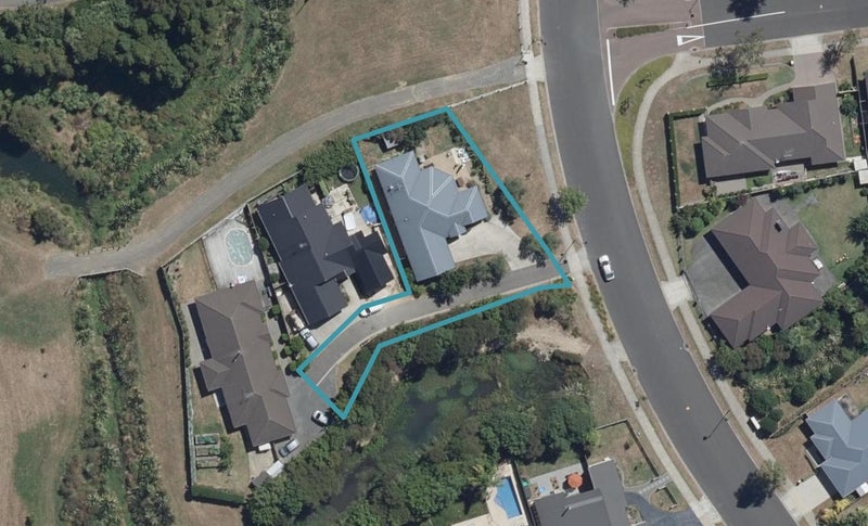 69 Barrington Drive, Huntington, Hamilton - Carousel 1