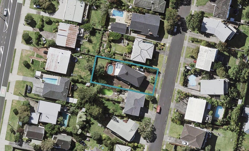 8 Ravenwood Drive, Forrest Hill, Auckland - Carousel 1