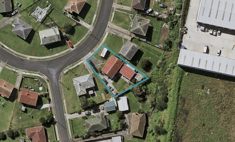 31 Featherston Crescent, Otara, Auckland - Carousel 1
