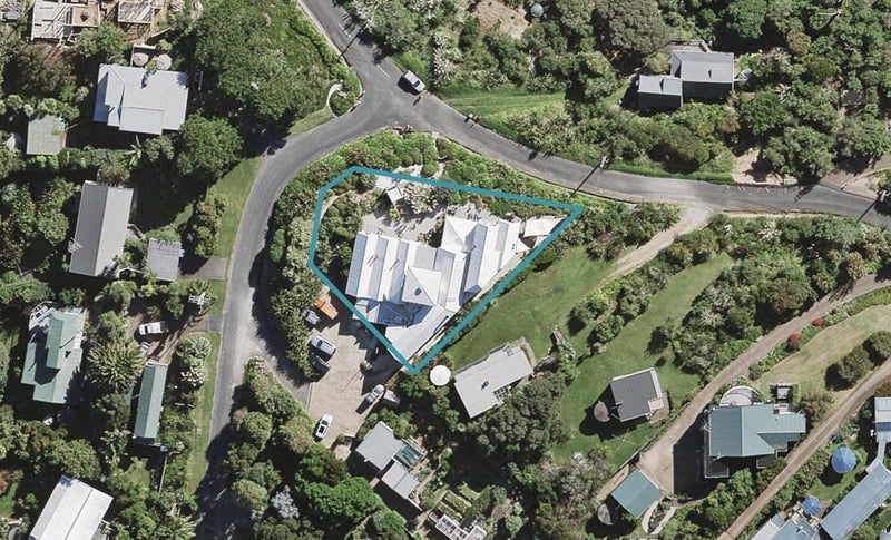 7 Tawa Street, Oneroa, Waiheke Island - Carousel 1
