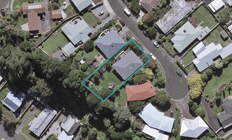 8 Onslow Place, Merrilands, New Plymouth - Carousel 1