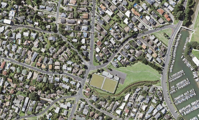 33 Commodore Parry Road, Castor Bay, Auckland - Carousel 1