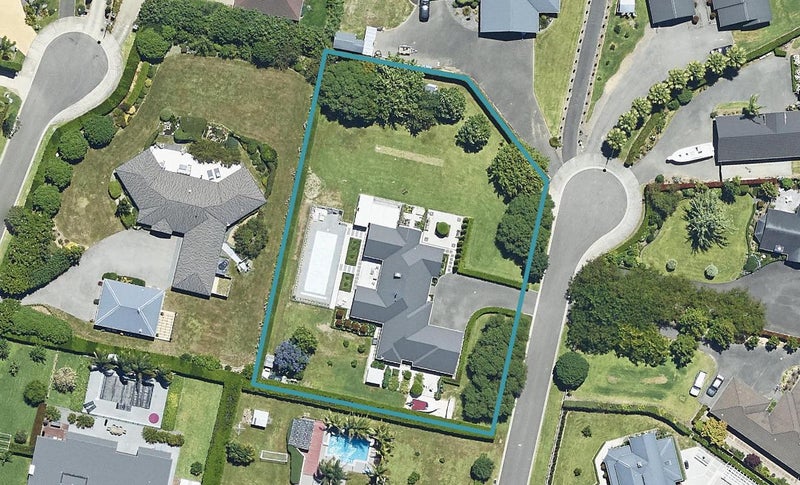 5 Georgia Grove, Pyes Pa, Tauranga - Carousel 1