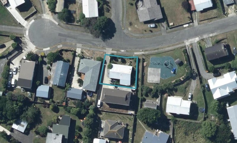 15 Chapel Street, Takapuwahia, Porirua - Carousel 1
