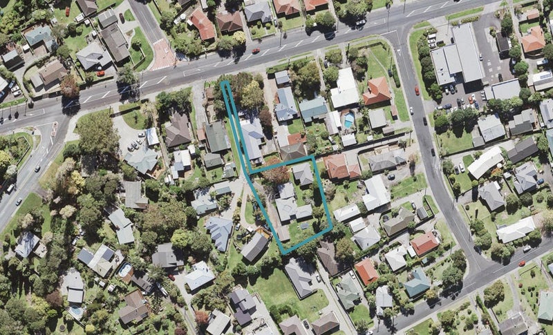92A Godley Road, Green Bay, Auckland - Carousel 1