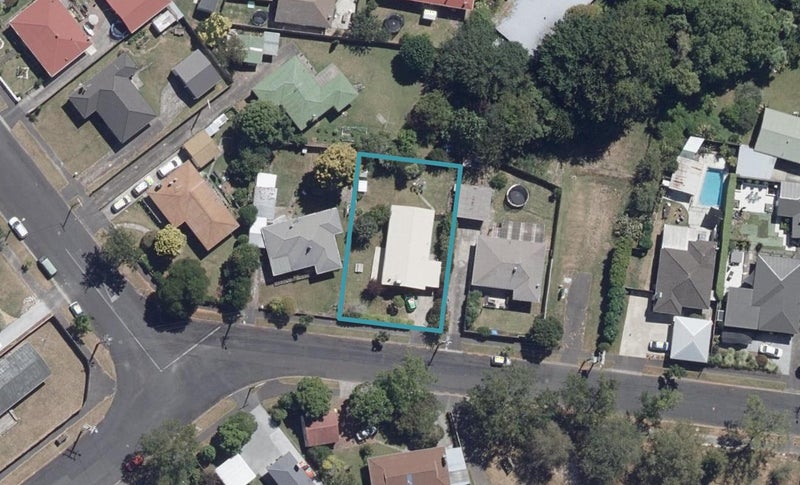 11 Barrie Crescent, Silverdale, Hamilton - Carousel 1