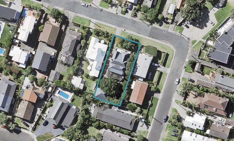 10 Holiday Road, Milford, Auckland - Carousel 1