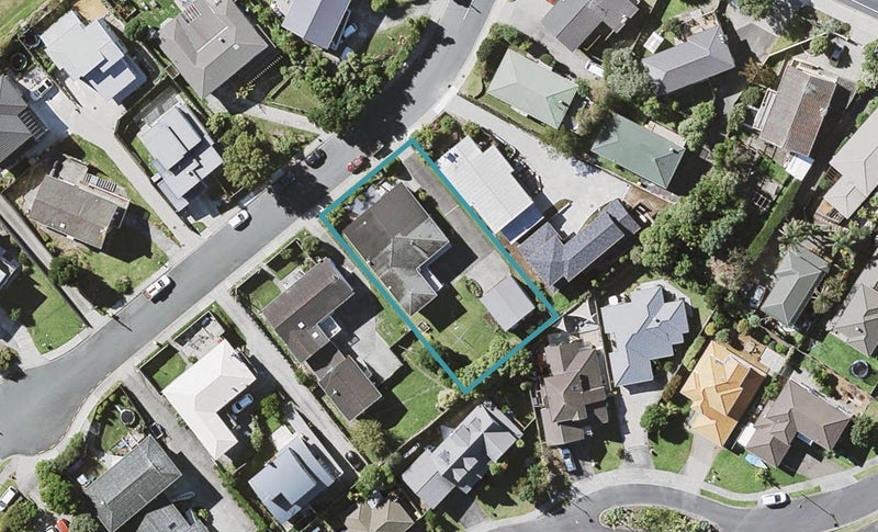 6 Windsor Place, Windsor Park, Auckland - Carousel 1