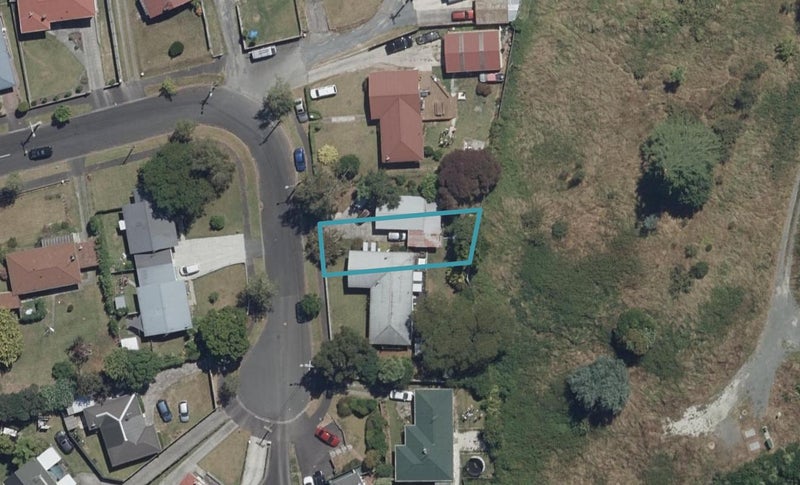 2/17 Mabian Crescent, Deanwell, Hamilton - Carousel 1