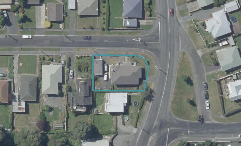 2 Waldron Crescent, Green Island, Dunedin - Carousel 1