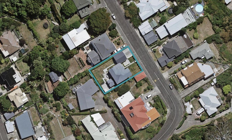 6 Colenso Avenue, Hospital Hill, Napier - Carousel 1