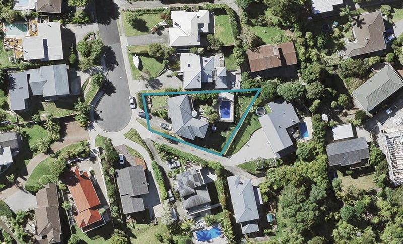 18 Asbury Crescent, Campbells Bay, Auckland - Carousel 1