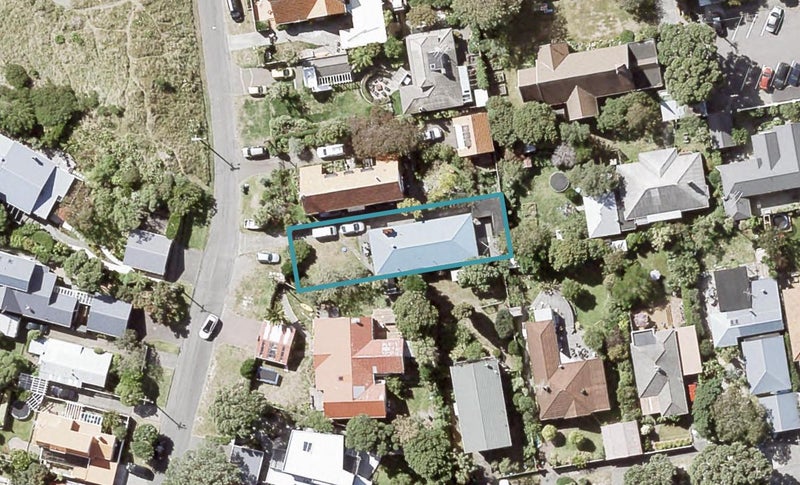 8 Maire Street, Eastbourne, Lower Hutt - Carousel 1