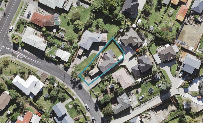 4 Crystal Avenue, Glendene, Auckland - Carousel 1