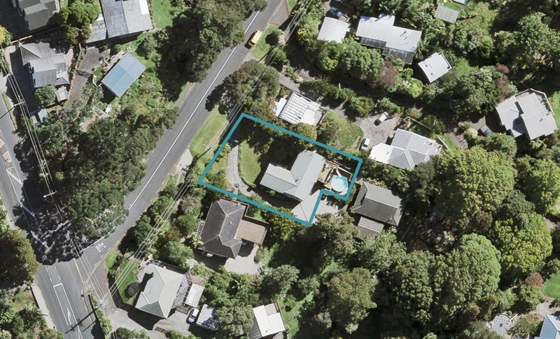 54 West Lynn Road, Titirangi, Auckland - Carousel 1