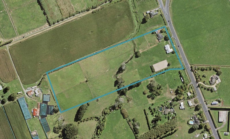 836 Waitakere Road, Kumeu - Carousel 1