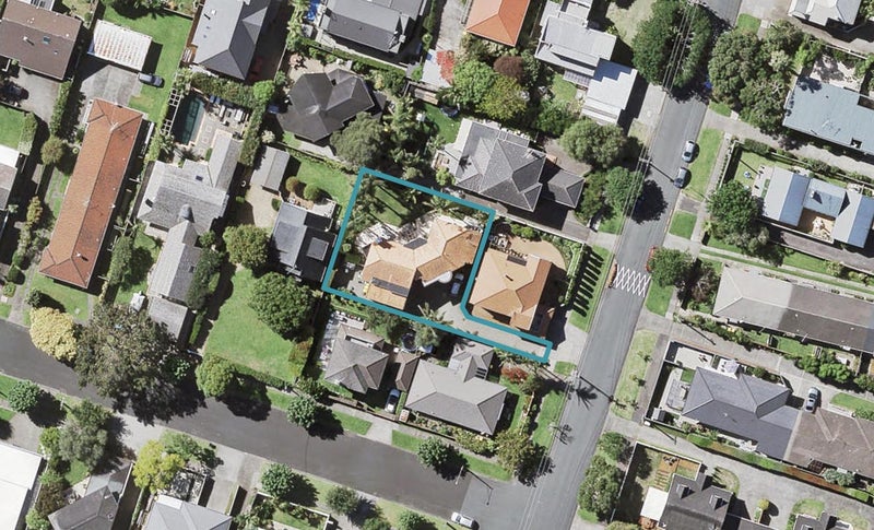 12 Saltburn Road, Milford, Auckland - Carousel 1