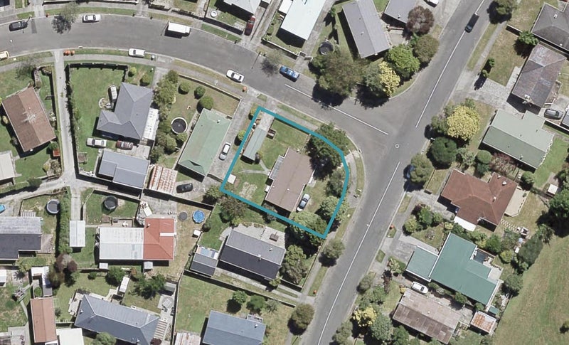11 Larchmont Grove, Totara Park, Upper Hutt - Carousel 1