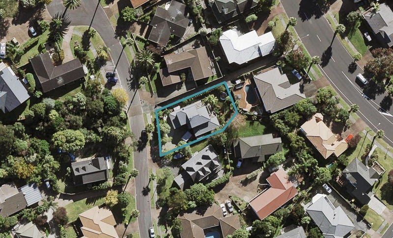 11 St Lucia Place, Unsworth Heights, Auckland - Carousel 1