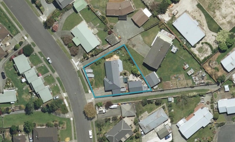 23 Starveall Street, Brightwater - Carousel 1