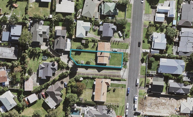 13 Fairfax Avenue, Northcote, Auckland - Carousel 1