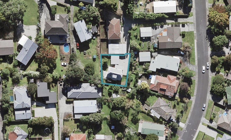 19A Finlow Drive, Te Atatu South, Auckland - Carousel 1