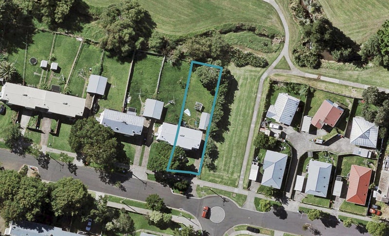 38 Maybury Street, Point England, Auckland - Carousel 1