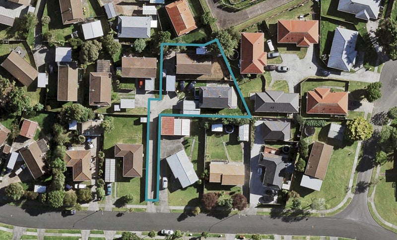 2/13 Taitimu Drive, Weymouth, Auckland - Carousel 1