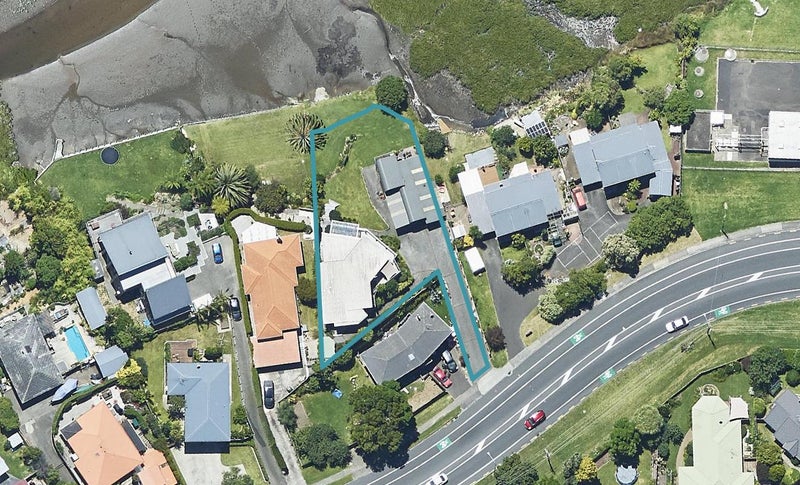 135 Welcome Bay Road, Welcome Bay, Tauranga - Carousel 1