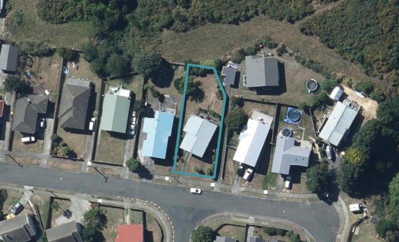 13 Moult Street, Titahi Bay, Porirua - Carousel 1