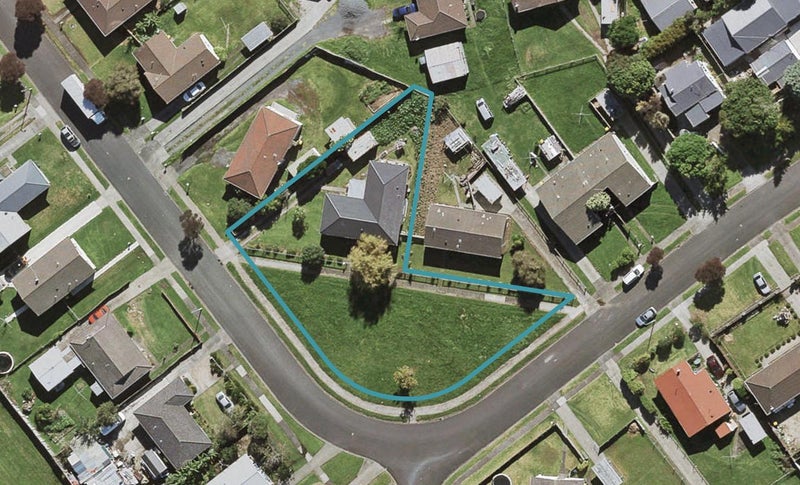 11 Molesworth Place, Mangere, Auckland - Carousel 1