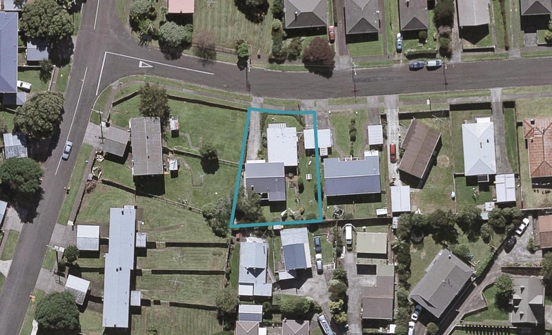 8 Banks Street, Marfell, New Plymouth - Carousel 1