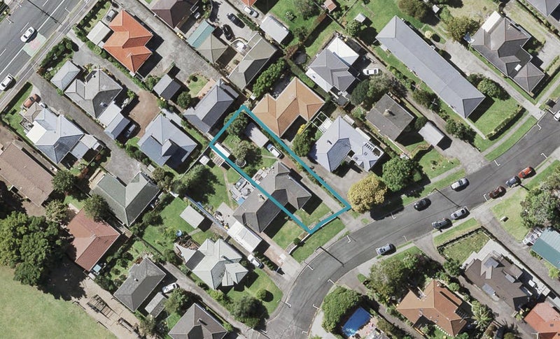 19 Otakau Road, Milford, Auckland - Carousel 1