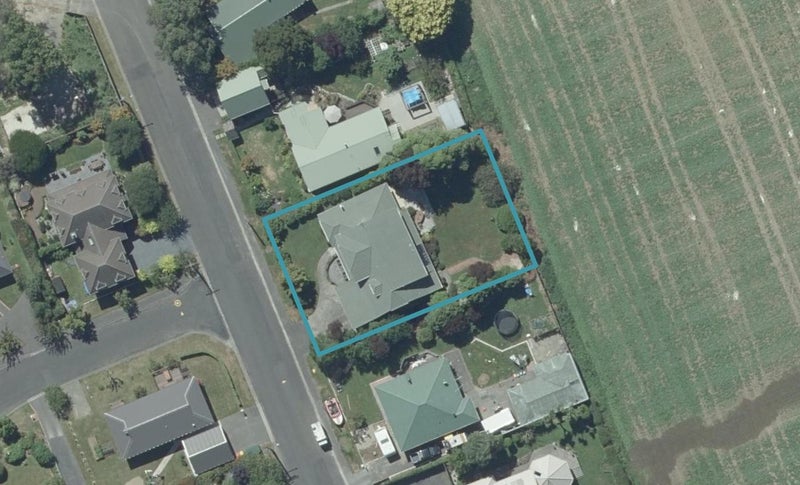 8 Elizabeth Avenue, East Taieri, Mosgiel - Carousel 1