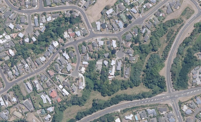 4 Armstrong Grove, Hilltop, Taupo - Carousel 1