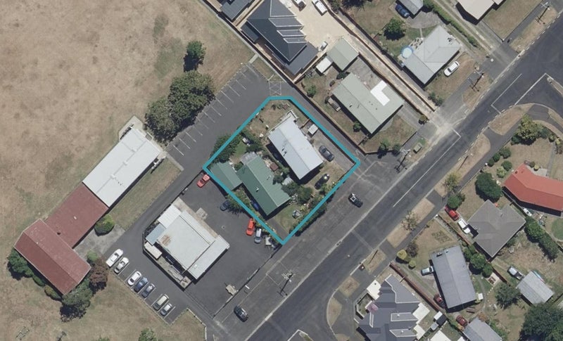 53 Lewis Street, Glenview, Hamilton - Carousel 1