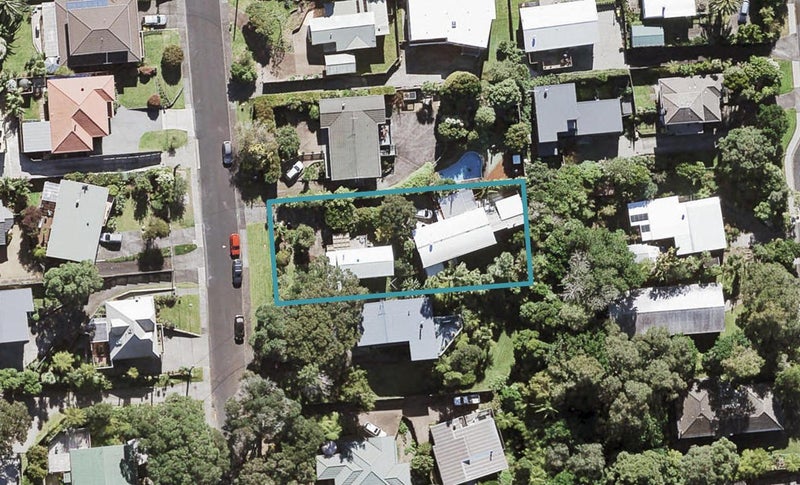 2/20 Harrybrook Road, Green Bay, Auckland - Carousel 1