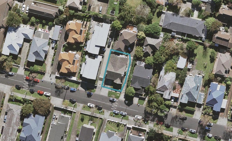 13 Queen Mary Avenue, Epsom, Auckland - Carousel 1