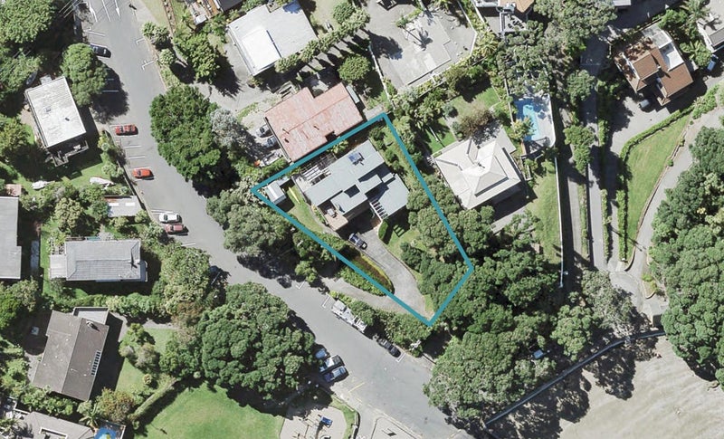10 The Esplanade, Castor Bay, Auckland - Carousel 1