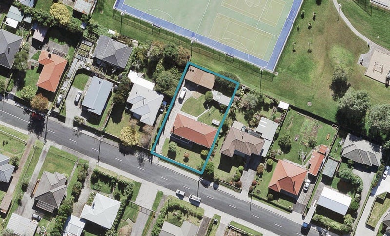 17 Nile Road, Kelston, Auckland - Carousel 1