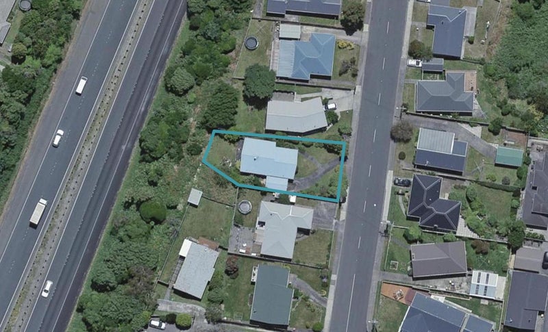 77 Mark Avenue, Paparangi, Wellington - Carousel 1