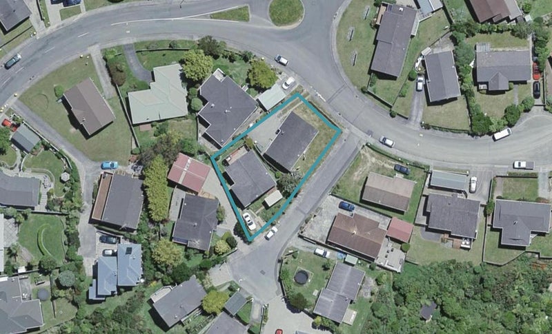 2/2 Cathie Place, Karori, Wellington - Carousel 1