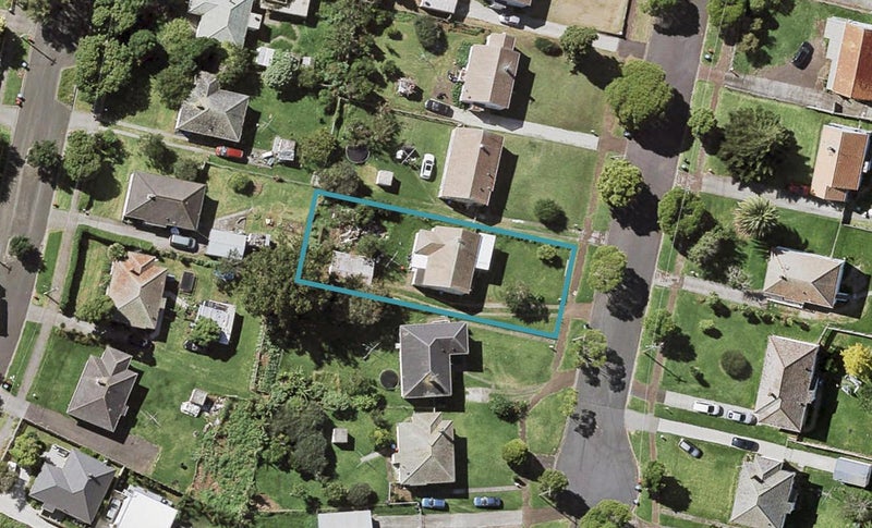 13 Bagnall Avenue, Point England, Auckland - Carousel 1