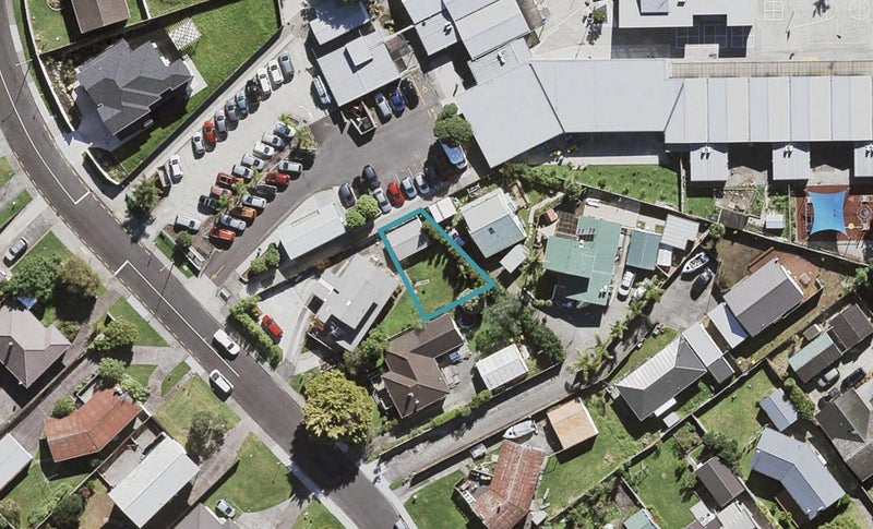 11D Compton Street, Hillcrest, Auckland - Carousel 1