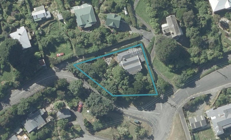 22 Adderley Terrace, Ravensbourne, Dunedin - Carousel 1