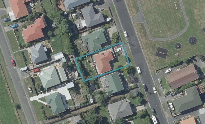 17 Elwyn Crescent, Green Island, Dunedin - Carousel 1