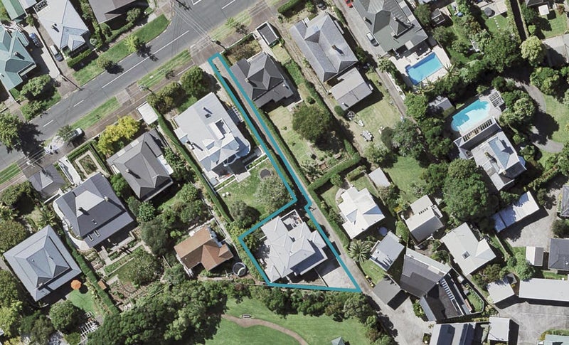 42A Albert Road, Devonport, Auckland - Carousel 1