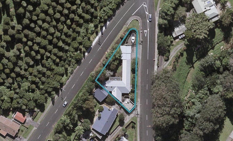 10 Govett Avenue, Frankleigh Park, New Plymouth - Carousel 1